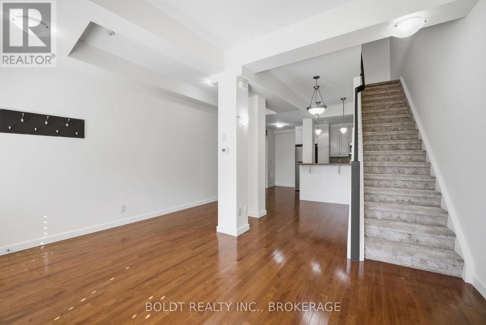 8 - 49 Ontario Street, Grimsby, Ontario  L3M 3H2 - Photo 6 - X12834842