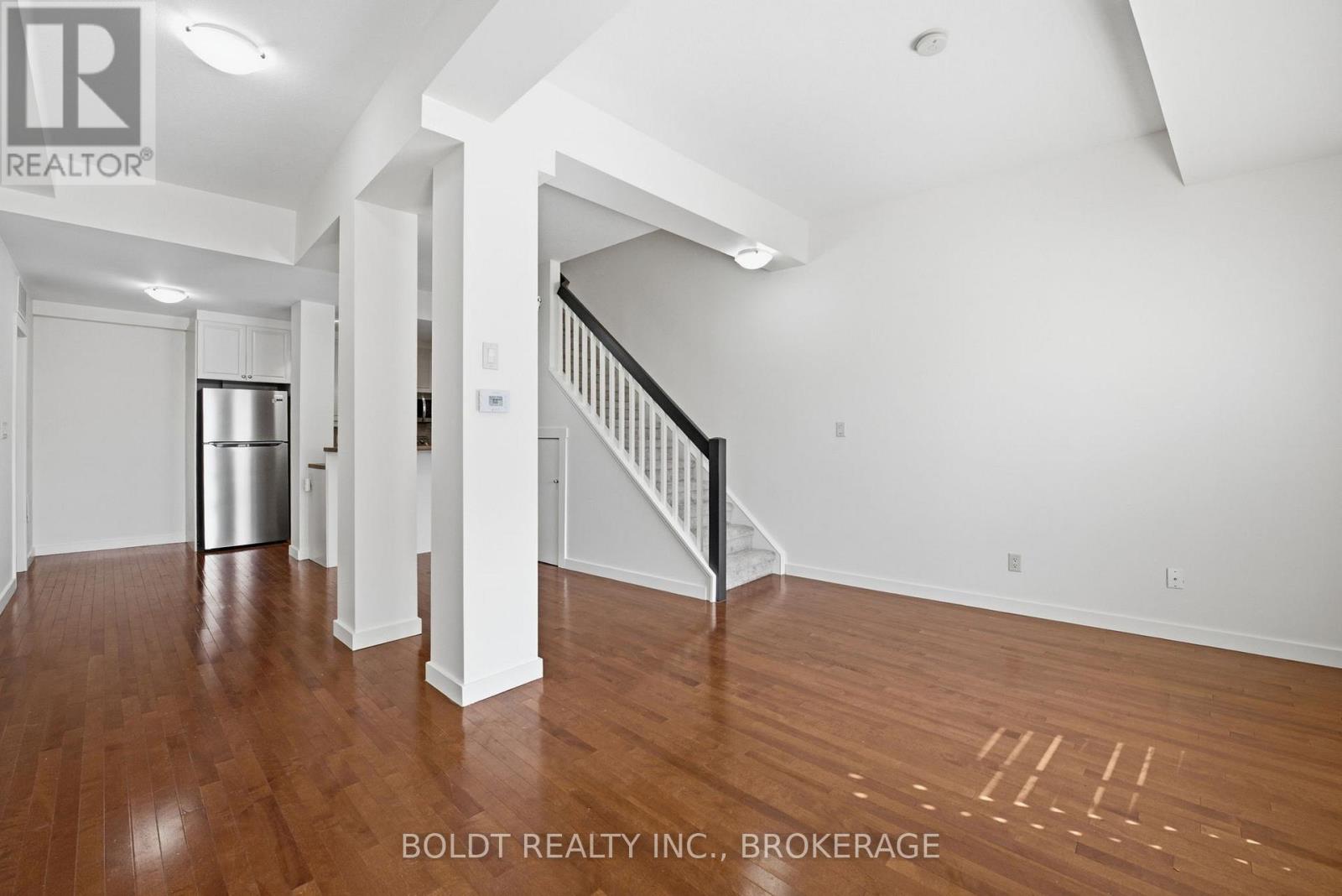 8 - 49 Ontario Street, Grimsby, Ontario  L3M 3H2 - Photo 7 - X12834842