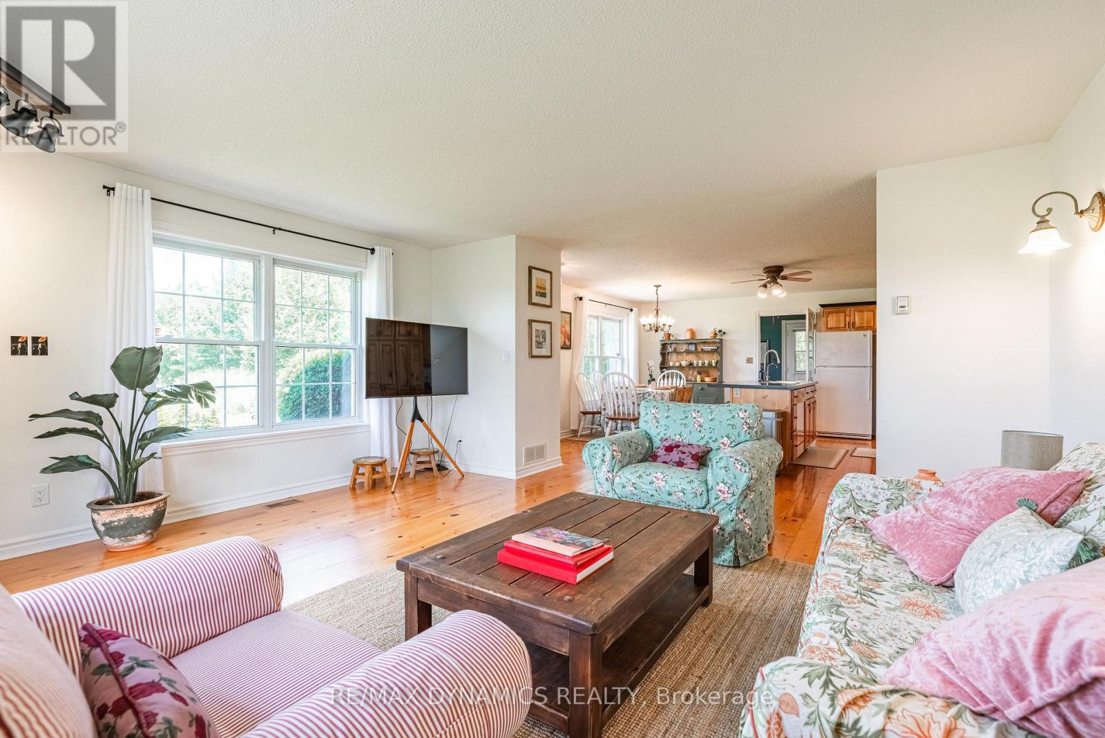 1301 East West Line, Niagara-On-The-Lake (River), Ontario  L0S 1J0 - Photo 7 - X12834858