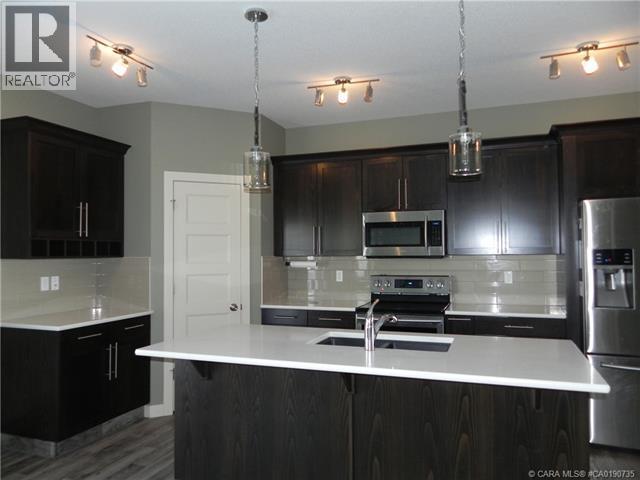 18 Cross Street, Lacombe, Alberta  T4L 0J4 - Photo 9 - A2282747