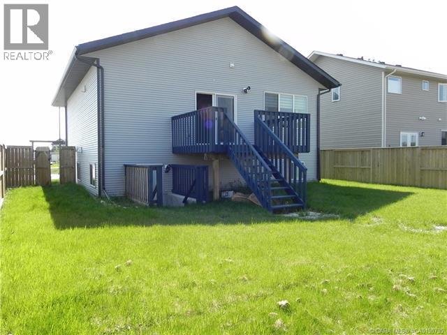 18 Cross Street, Lacombe, Alberta  T4L 0J4 - Photo 2 - A2282747