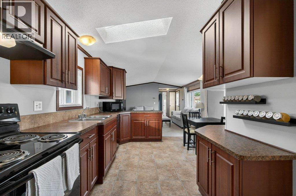 3350 10 Avenue Ne Unit# 39, Salmon Arm, British Columbia  V1E 1J6 - Photo 47 - 10375317