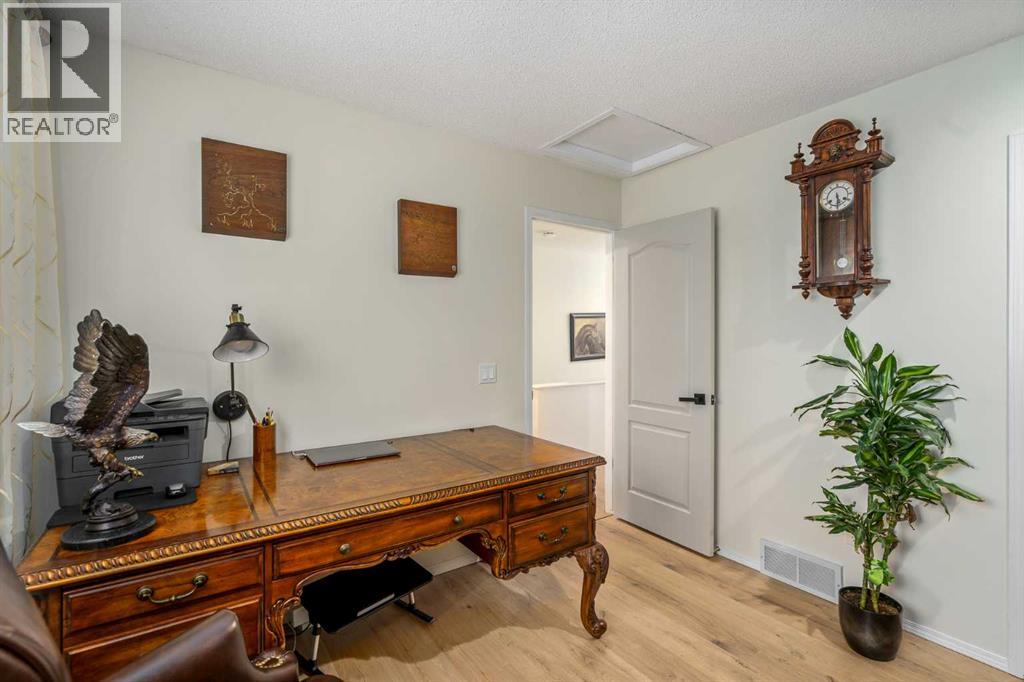 76 Sunlake Gardens Se, Calgary, Alberta  T2X 3G4 - Photo 26 - A2288300