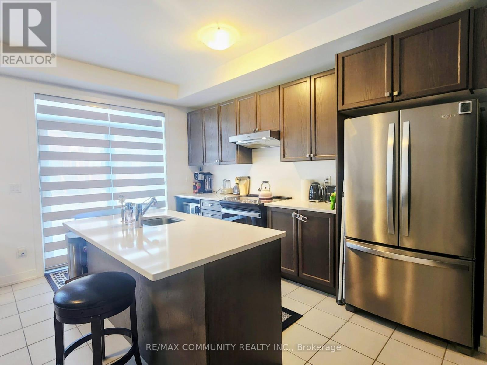 8 Deer Ridge Crescent, Whitby, Ontario  L1P 0P3 - Photo 12 - E12834788