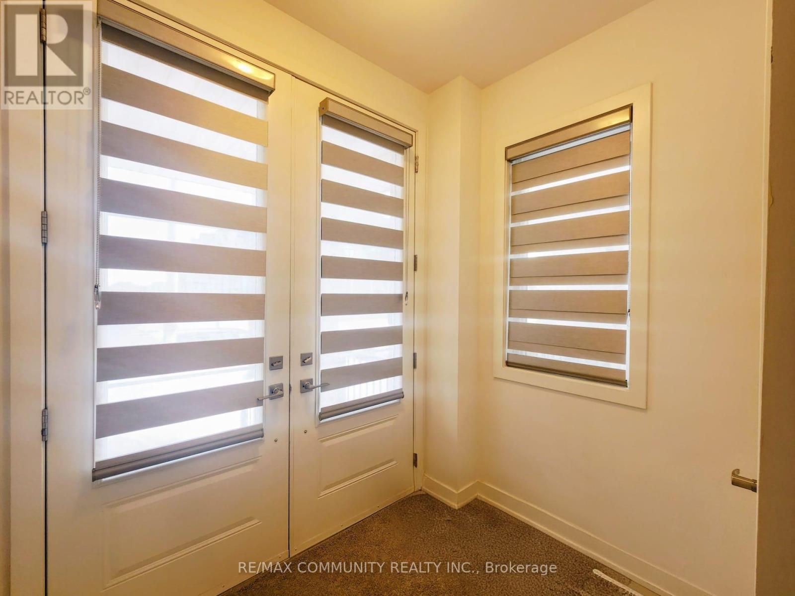 8 Deer Ridge Crescent, Whitby, Ontario  L1P 0P3 - Photo 5 - E12834788