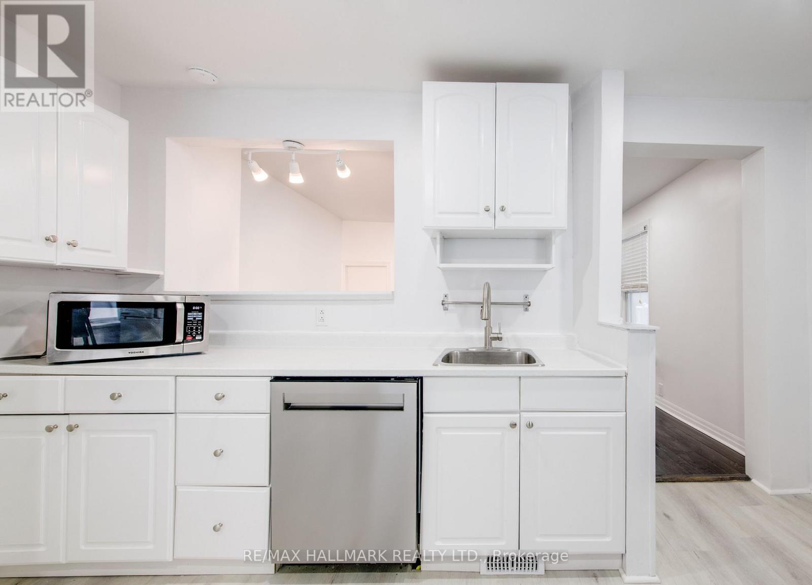 106 Willow Avenue, Toronto, Ontario  M4E 3K3 - Photo 9 - E12834848