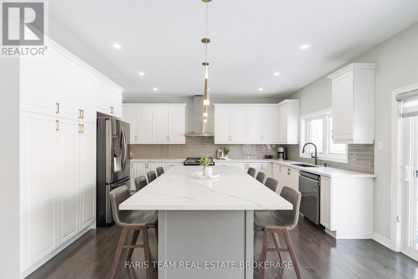 944 Larter Street, Innisfil, Ontario  L9S 0N4 - Photo 4 - N12834682