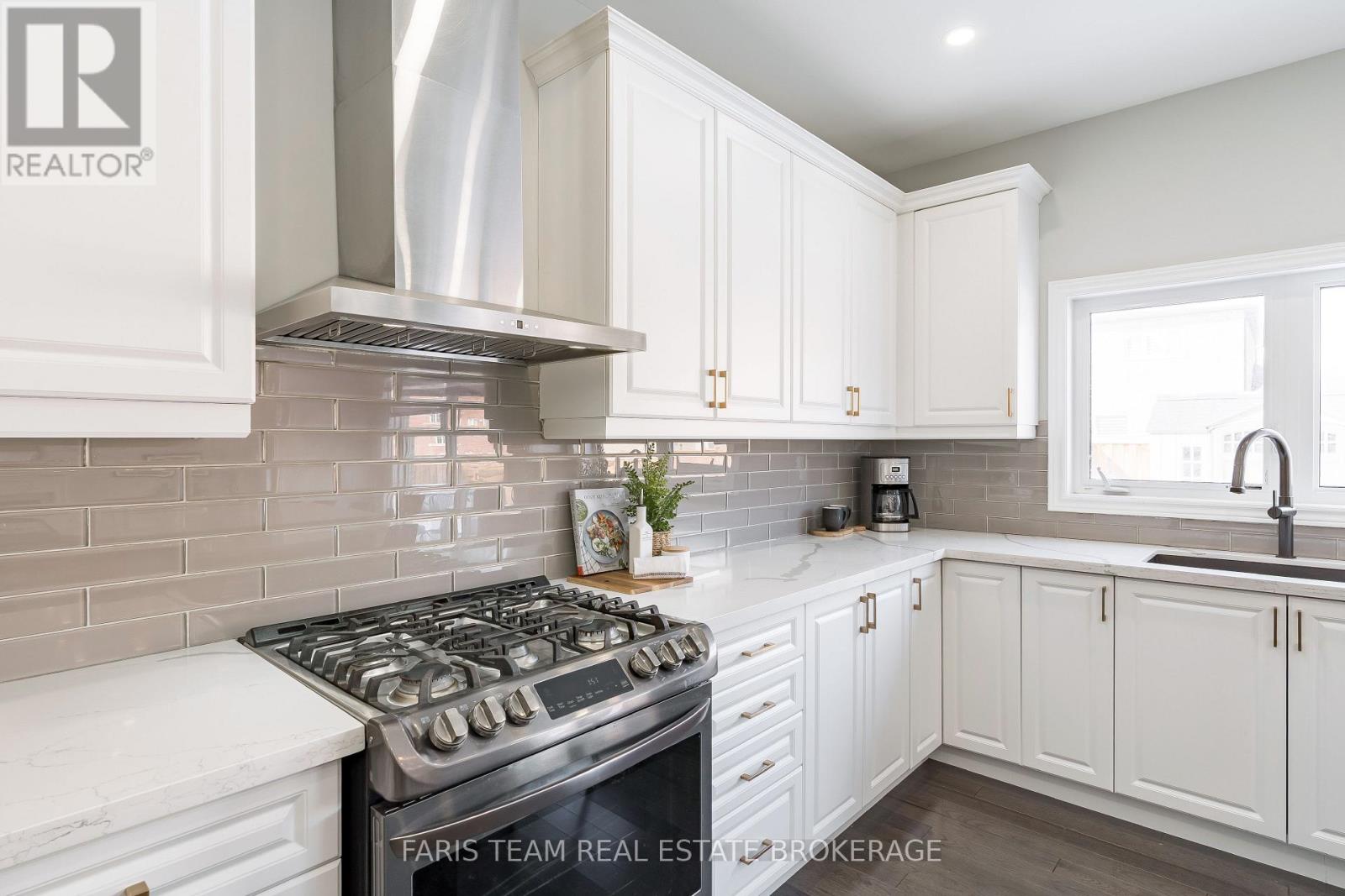 944 Larter Street, Innisfil, Ontario  L9S 0N4 - Photo 7 - N12834682