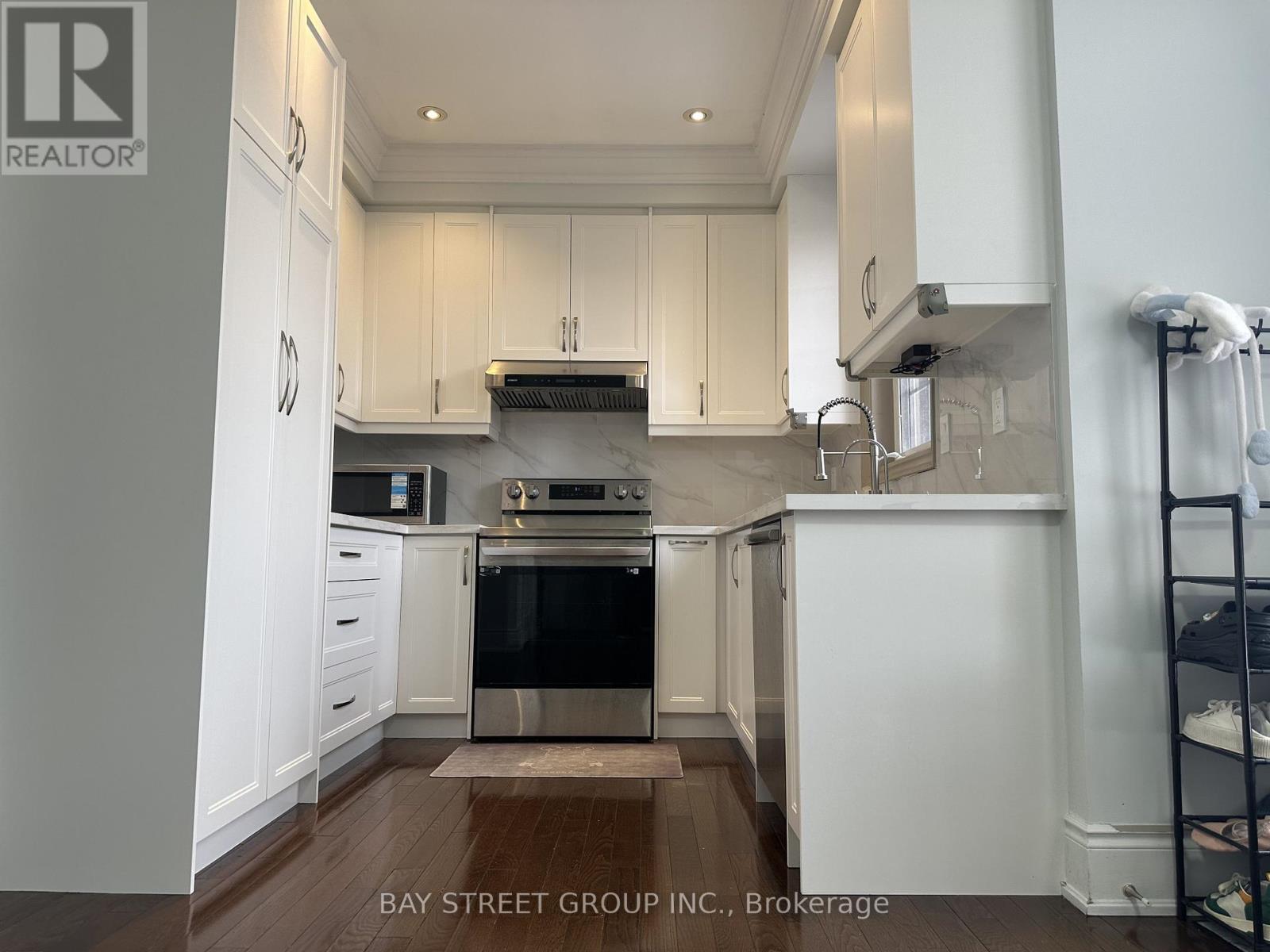 97 Zokol Drive, Aurora, Ontario  L4G 0B9 - Photo 5 - N12834702