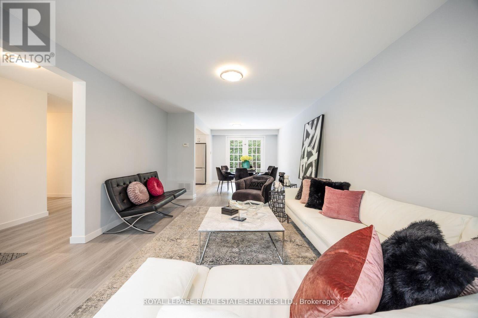 198 Romfield Circuit, Markham, Ontario  L3T 3J1 - Photo 5 - N12834852