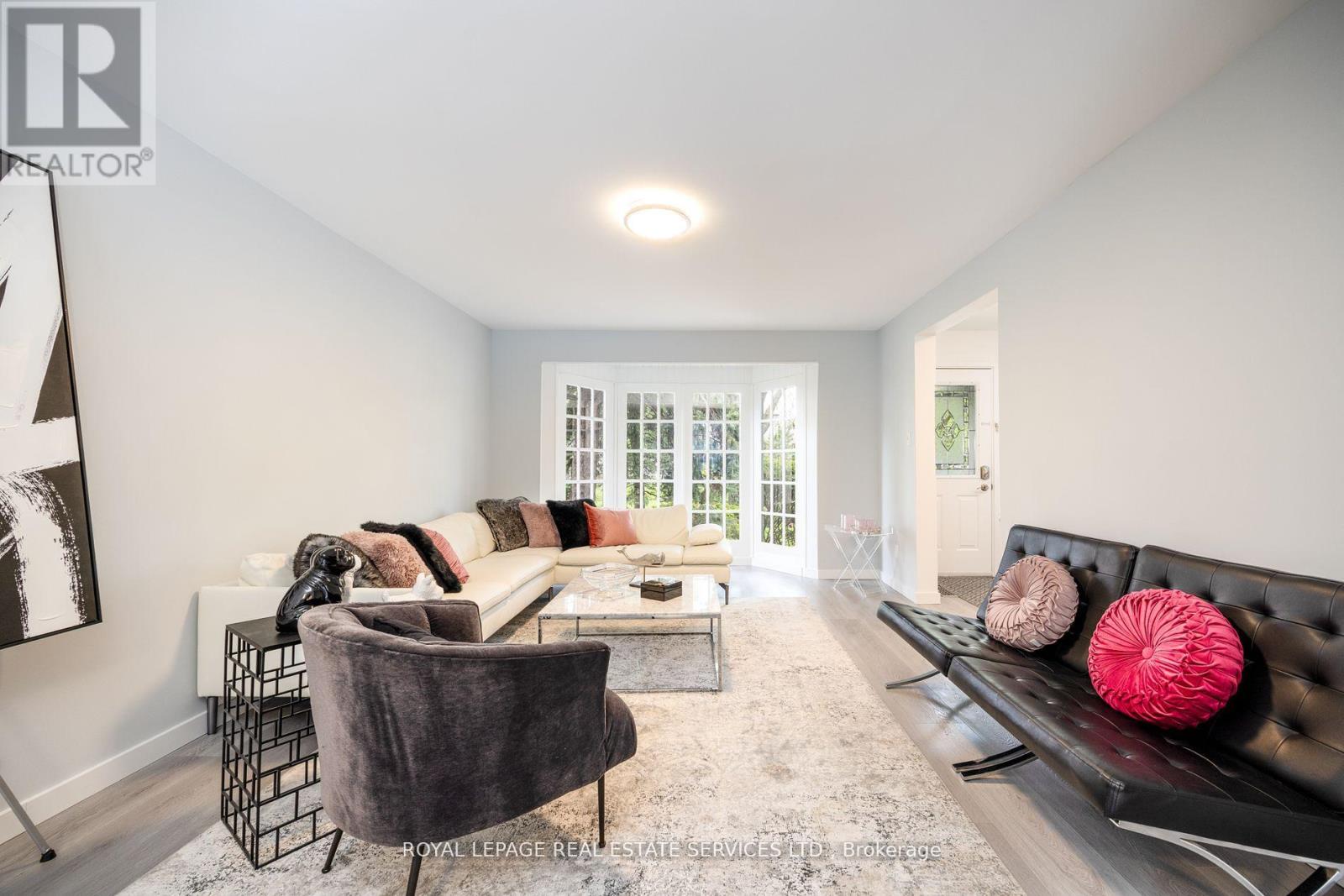 198 Romfield Circuit, Markham, Ontario  L3T 3J1 - Photo 6 - N12834852