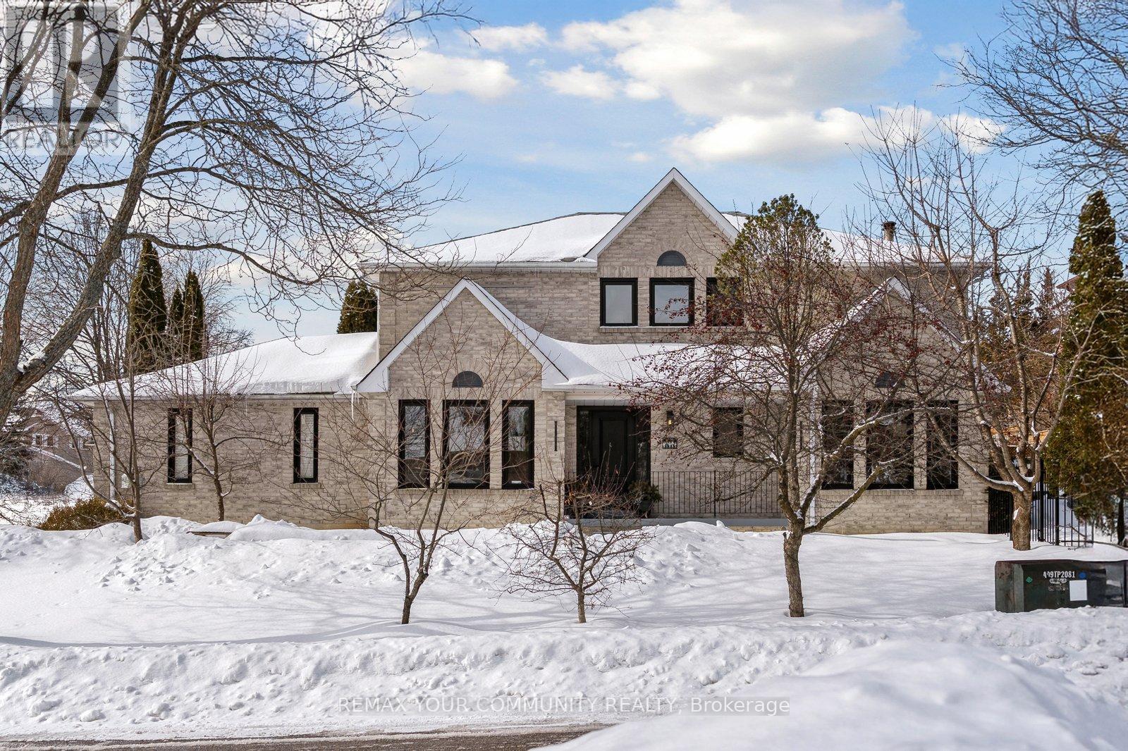 16 AUTUMN WAY, Aurora, Ontario