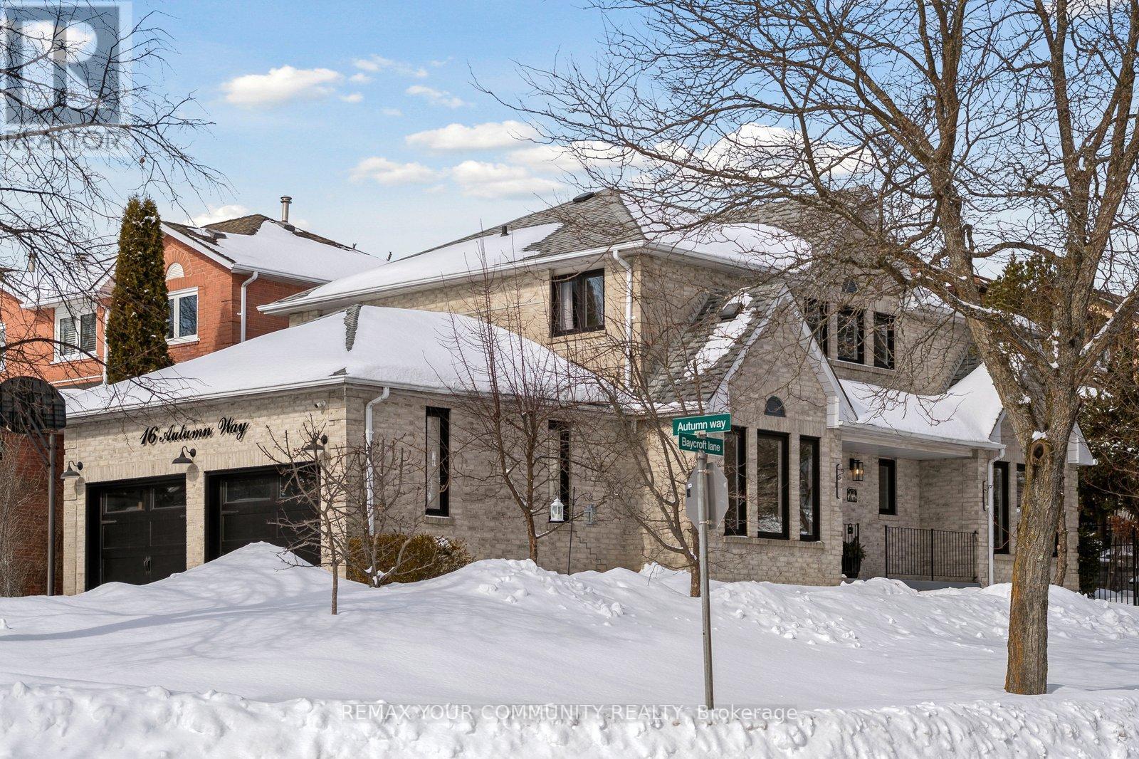 16 Autumn Way, Aurora, Ontario  L4G 4P1 - Photo 2 - N12834866