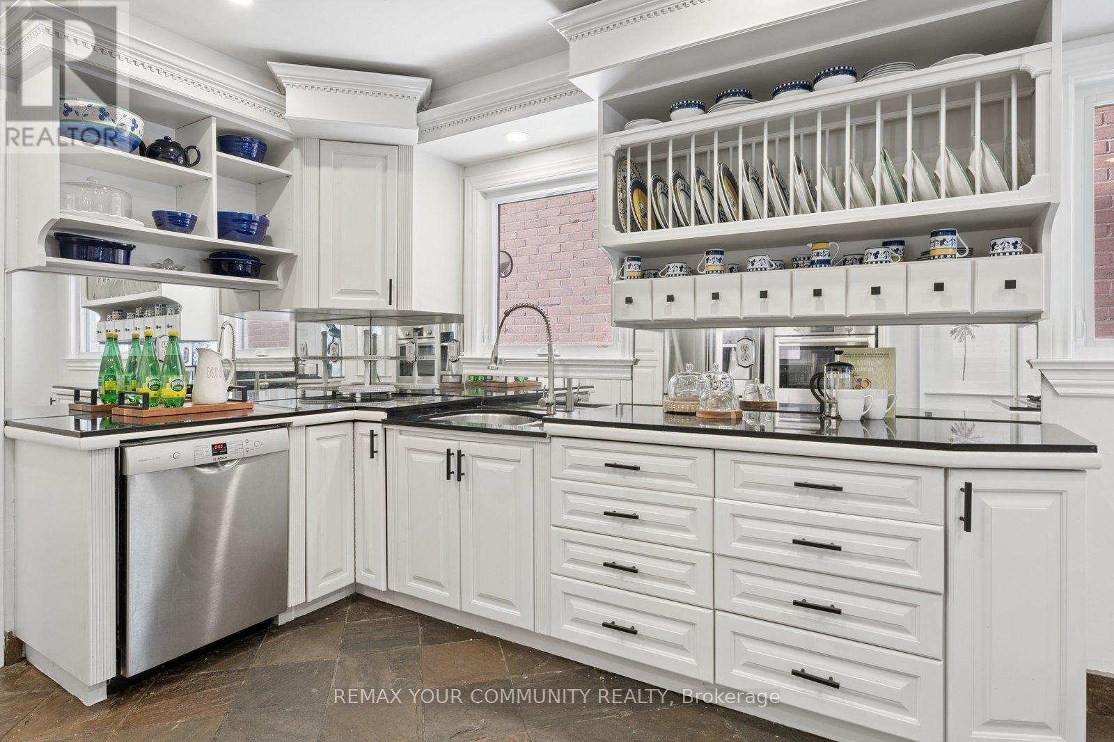 16 Autumn Way, Aurora, Ontario  L4G 4P1 - Photo 3 - N12834866