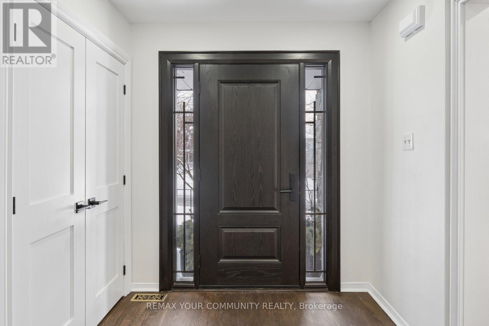 16 Autumn Way, Aurora, Ontario  L4G 4P1 - Photo 4 - N12834866