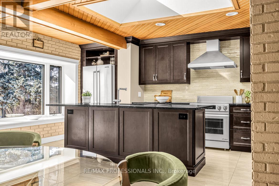 16 Woodpark Road, Toronto, Ontario  M9P 1L9 - Photo 13 - W12834658