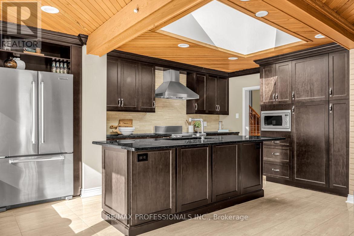 16 Woodpark Road, Toronto, Ontario  M9P 1L9 - Photo 14 - W12834658