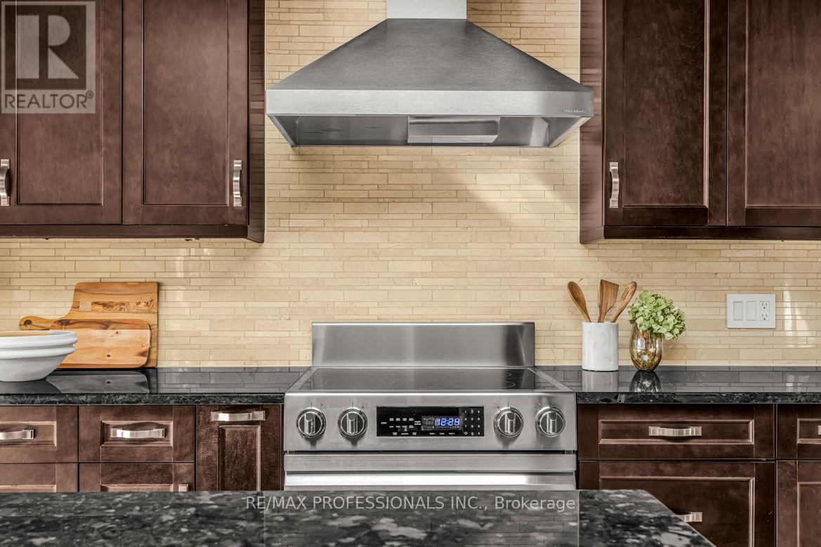 16 Woodpark Road, Toronto, Ontario  M9P 1L9 - Photo 15 - W12834658