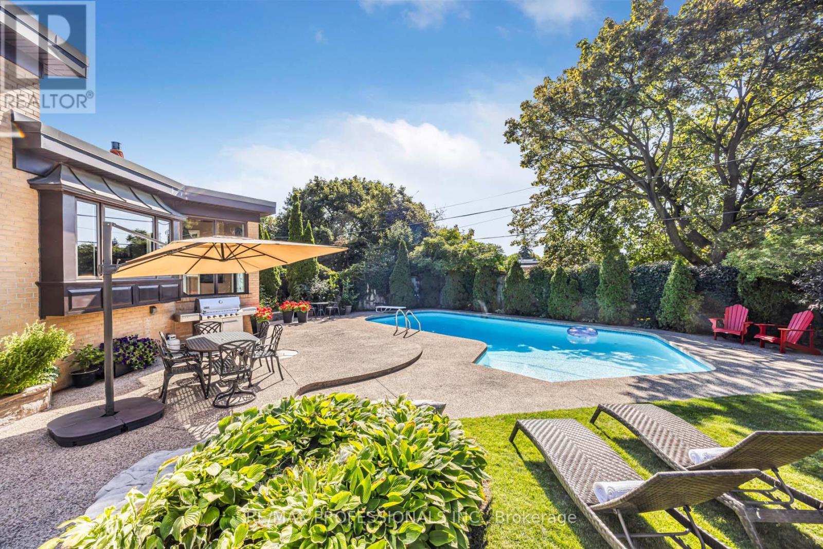 16 Woodpark Road, Toronto, Ontario  M9P 1L9 - Photo 4 - W12834658