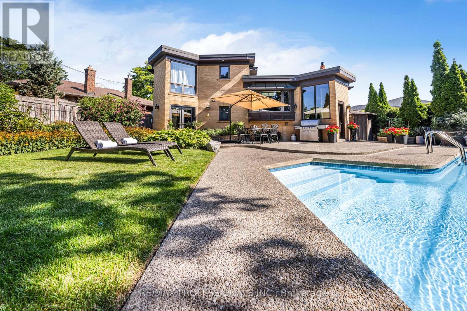 16 Woodpark Road, Toronto, Ontario  M9P 1L9 - Photo 41 - W12834658