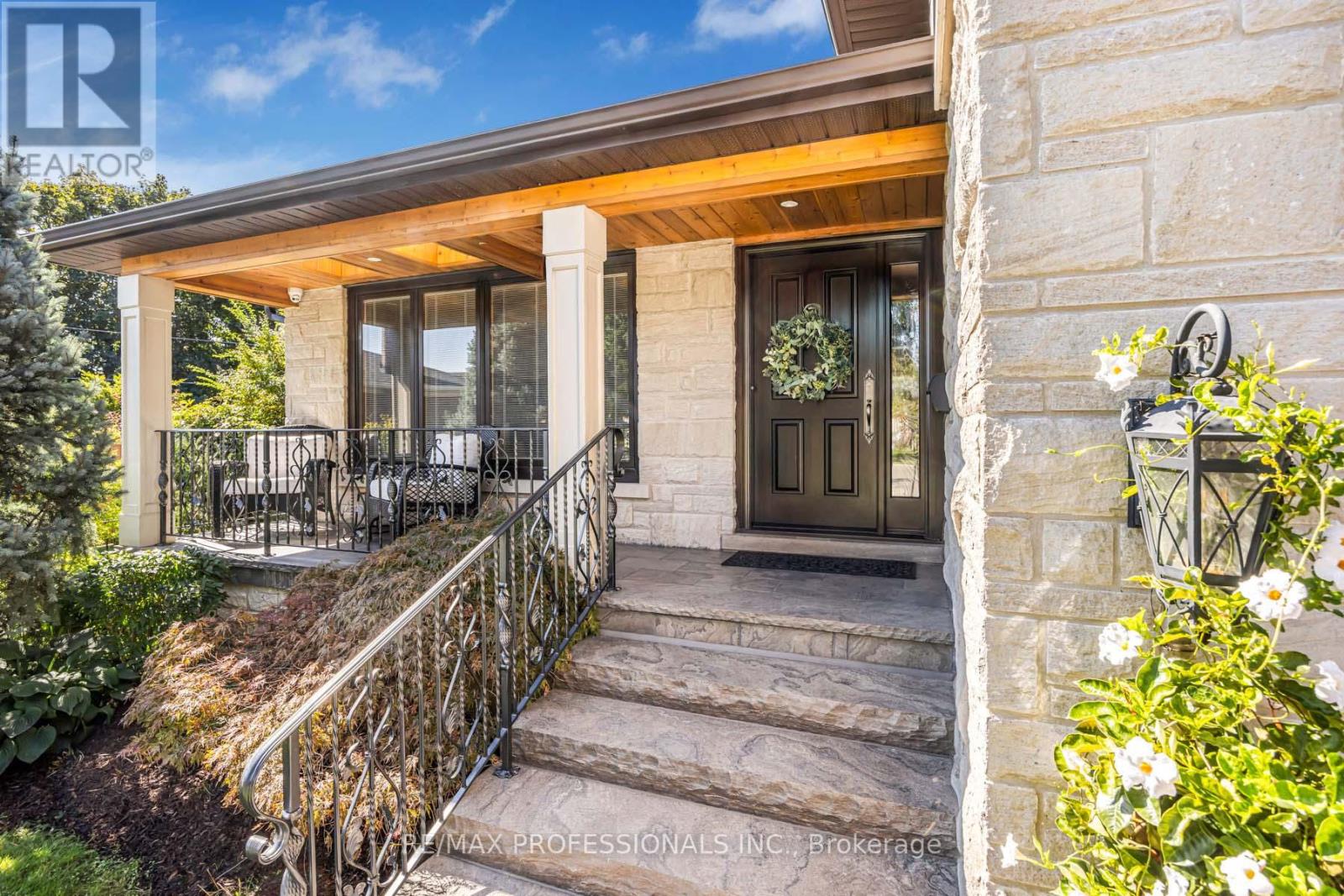 16 Woodpark Road, Toronto, Ontario  M9P 1L9 - Photo 6 - W12834658