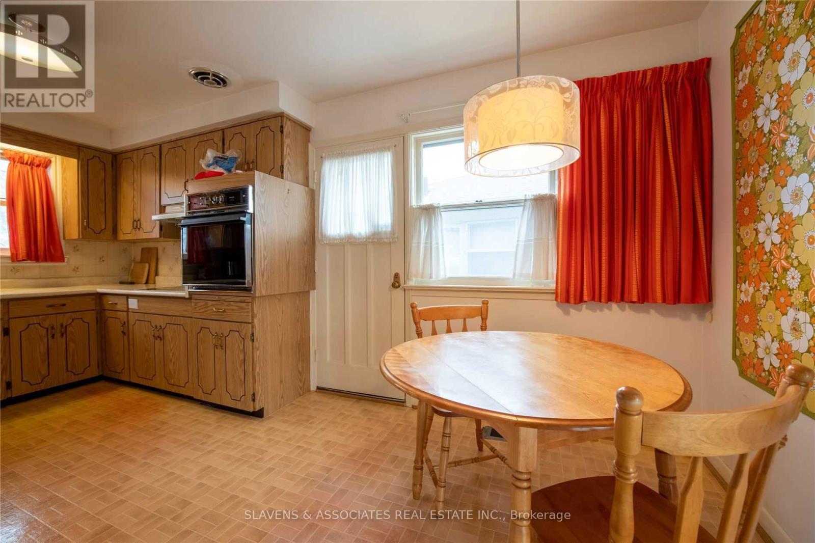 UPPER - 28 ESTHER LORRIE DRIVE, Toronto, Ontario