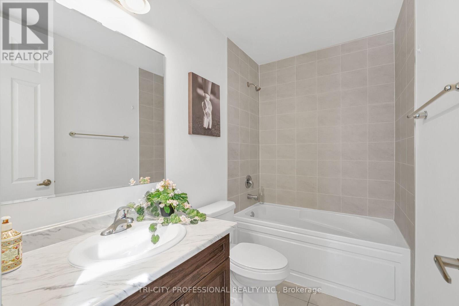 2 Summer Wind Lane, Brampton, Ontario  L7A 0B6 - Photo 11 - W12834802