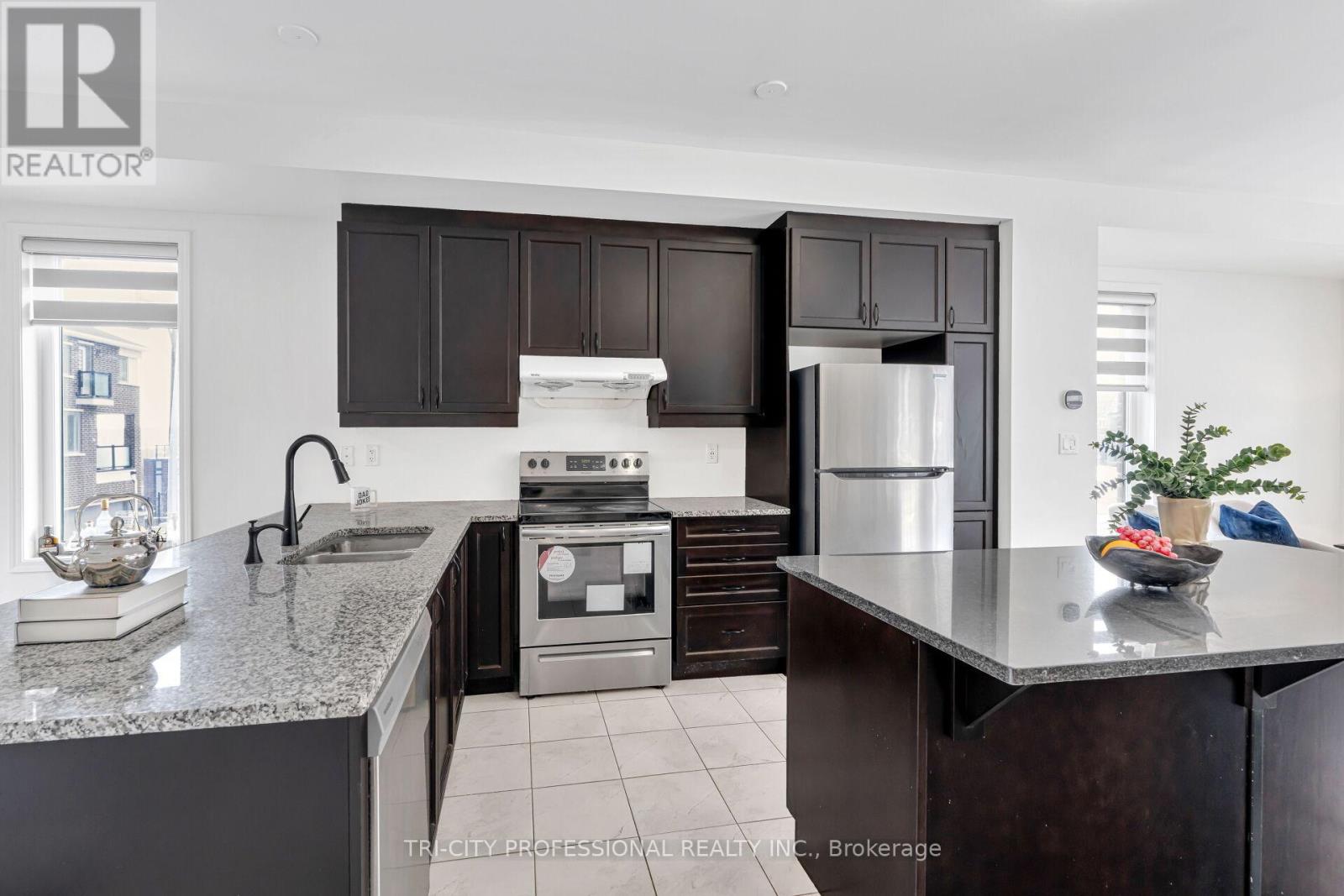 2 Summer Wind Lane, Brampton, Ontario  L7A 0B6 - Photo 18 - W12834802