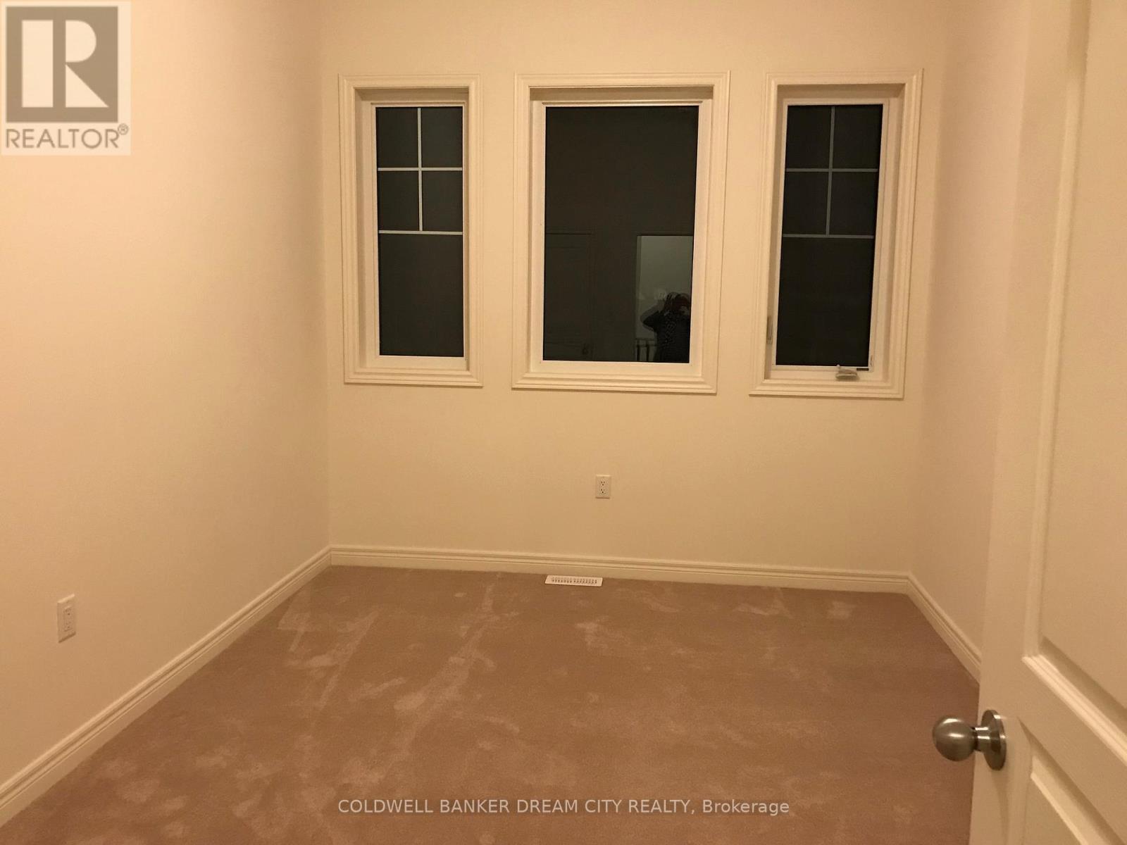 Upper Unit - 360 Robert Parkinson Drive, Brampton, Ontario  L7A 4E3 - Photo 13 - W12834844