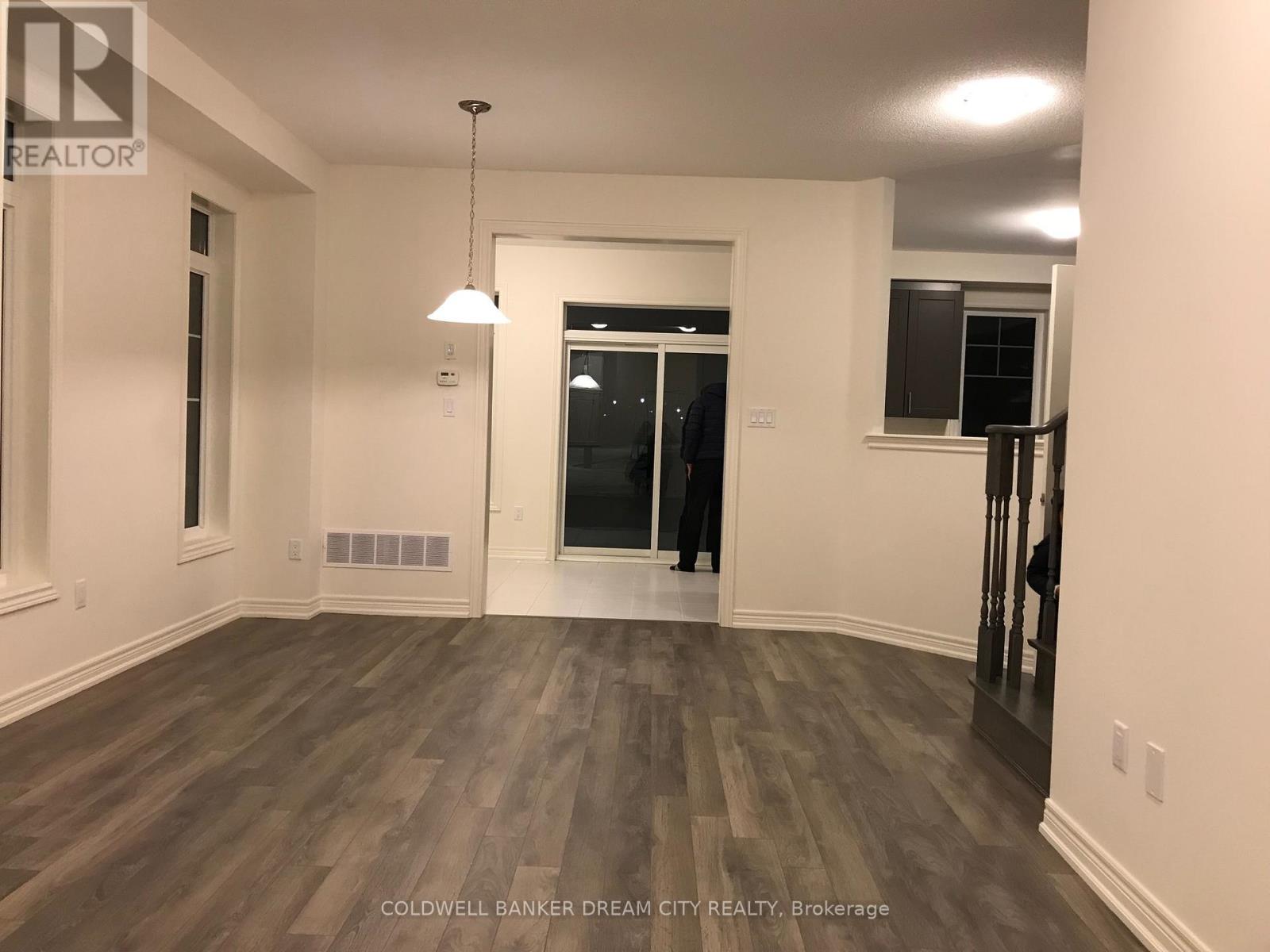 Upper Unit - 360 Robert Parkinson Drive, Brampton, Ontario  L7A 4E3 - Photo 4 - W12834844