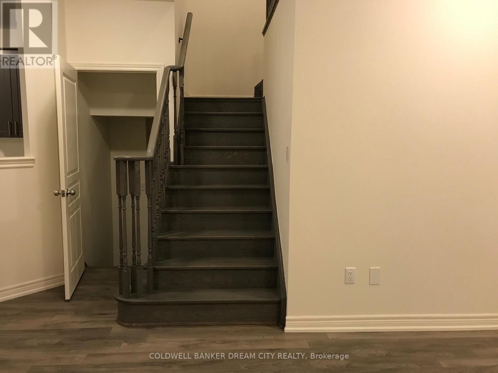 Upper Unit - 360 Robert Parkinson Drive, Brampton, Ontario  L7A 4E3 - Photo 7 - W12834844