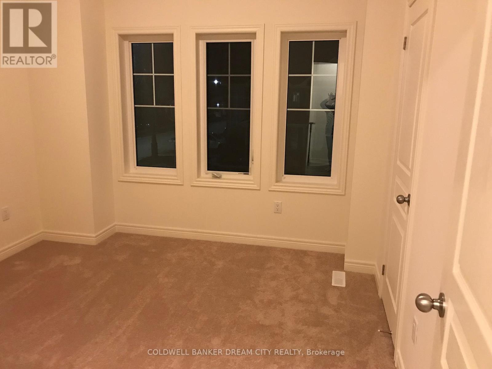 Upper Unit - 360 Robert Parkinson Drive, Brampton, Ontario  L7A 4E3 - Photo 9 - W12834844