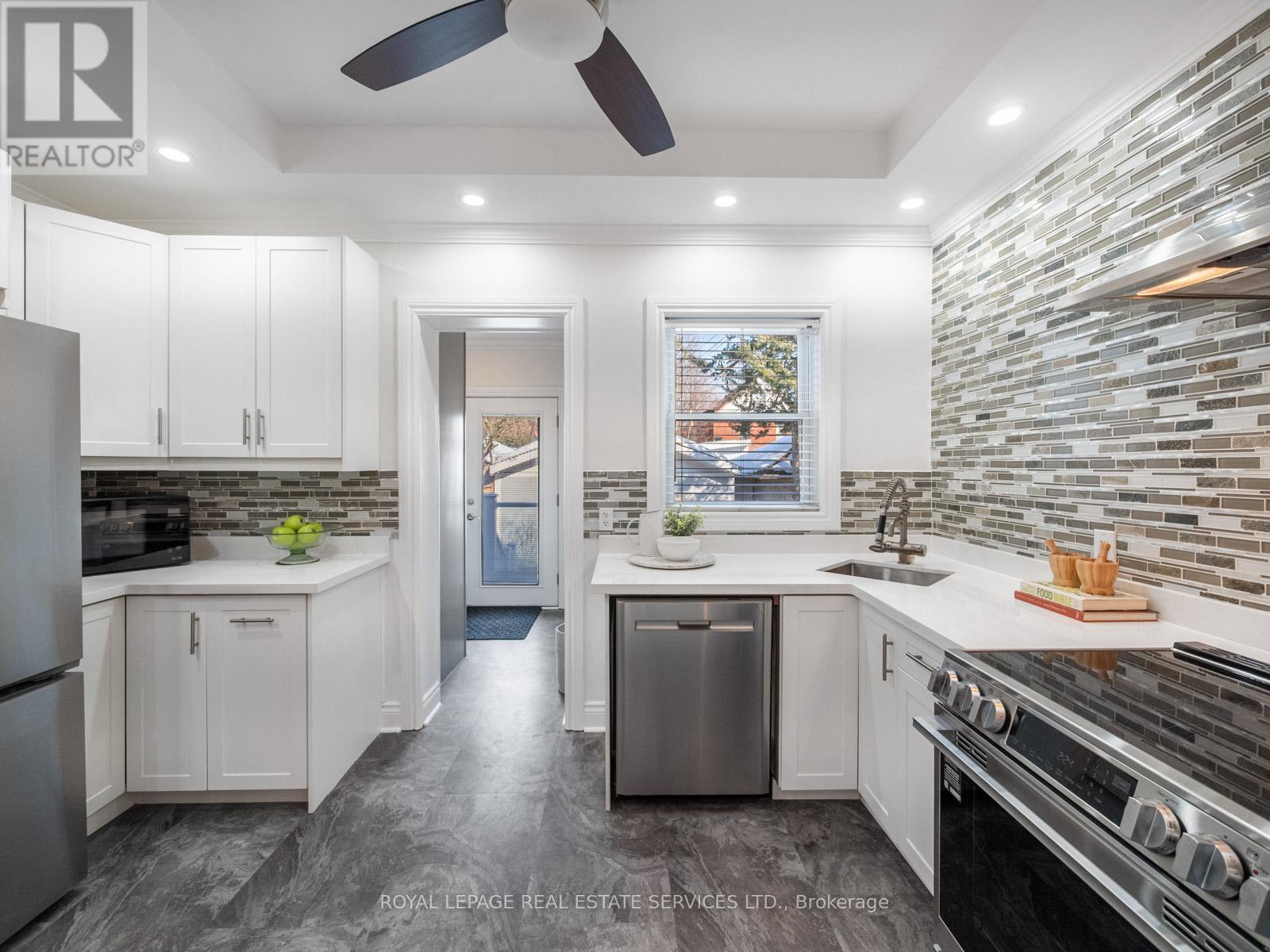 231 Fairview Avenue, Toronto, Ontario  M6P 3A6 - Photo 14 - W12834878