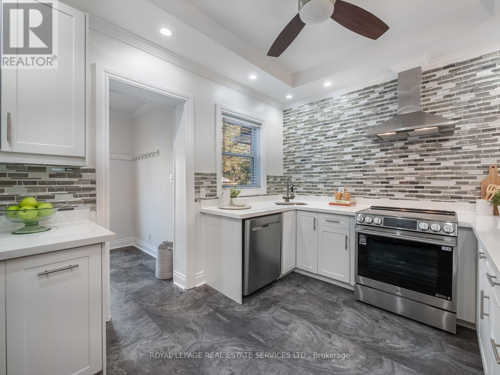 231 Fairview Avenue, Toronto, Ontario  M6P 3A6 - Photo 15 - W12834878