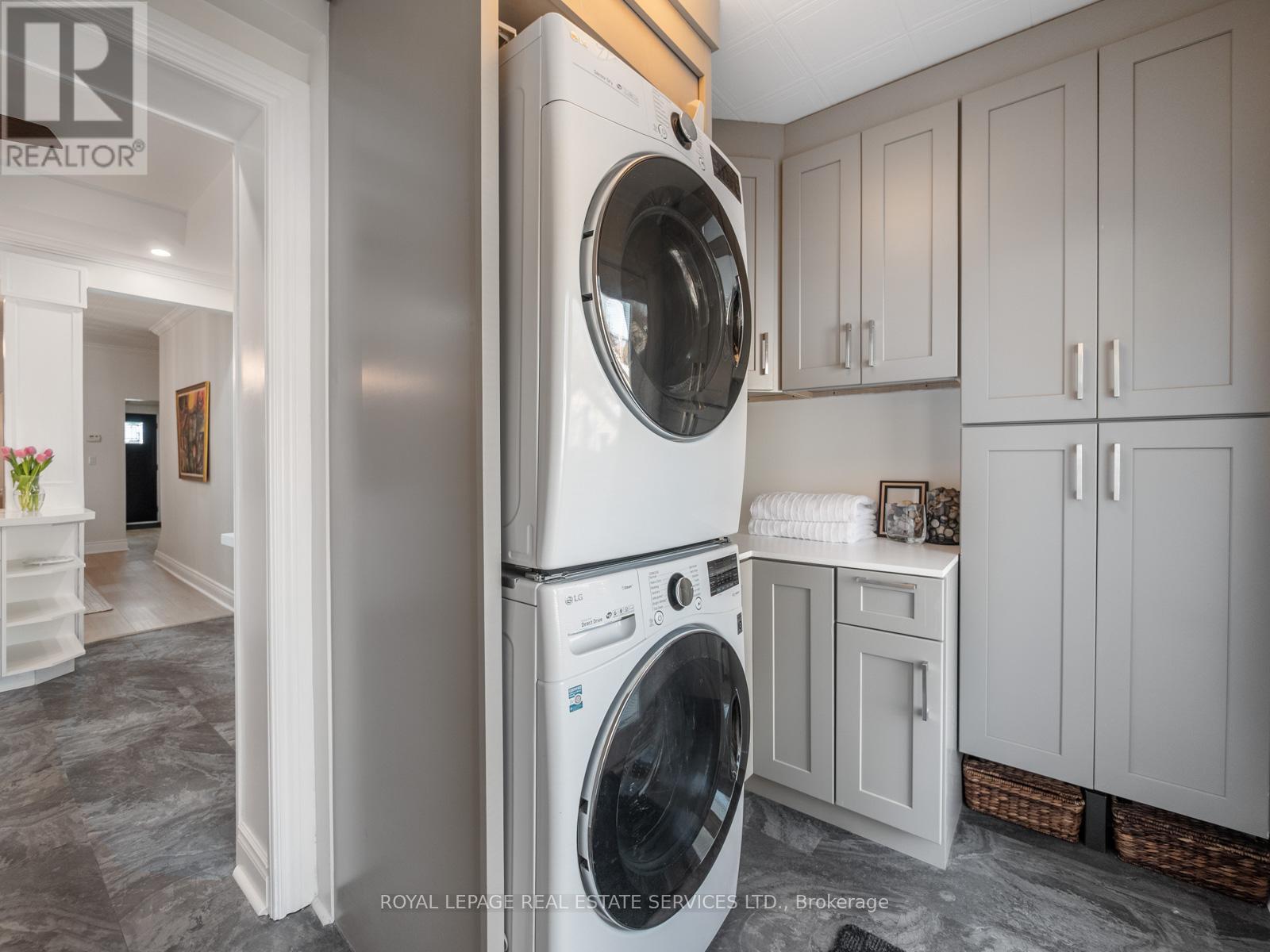 231 Fairview Avenue, Toronto, Ontario  M6P 3A6 - Photo 21 - W12834878