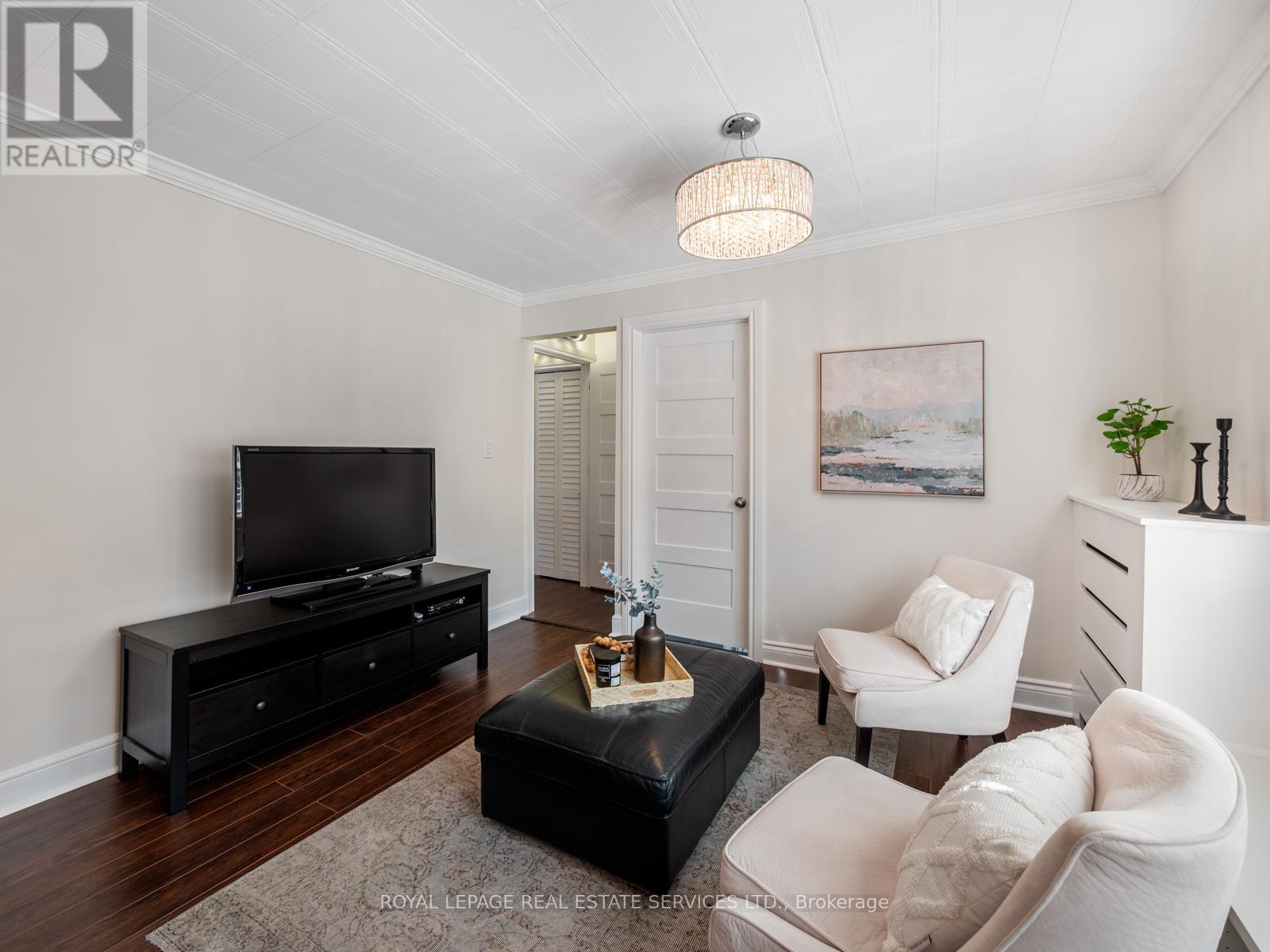 231 Fairview Avenue, Toronto, Ontario  M6P 3A6 - Photo 35 - W12834878