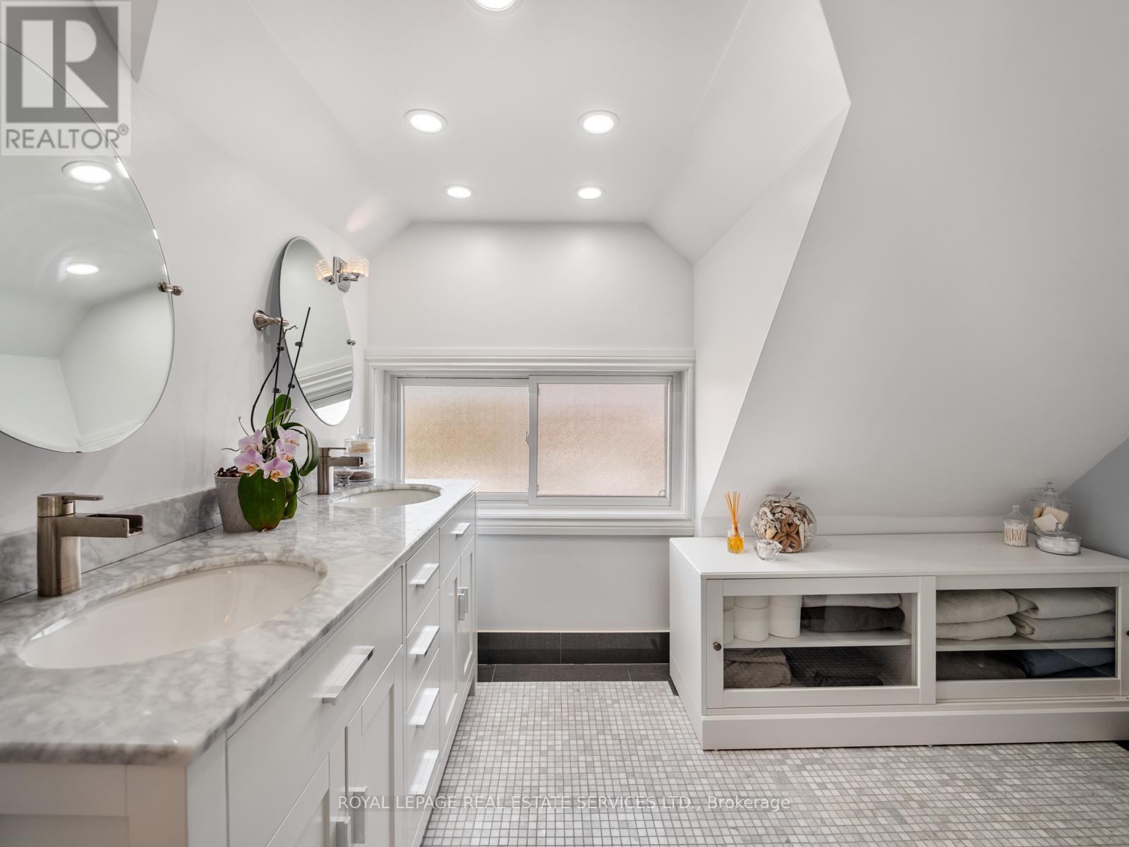 231 Fairview Avenue, Toronto, Ontario  M6P 3A6 - Photo 37 - W12834878