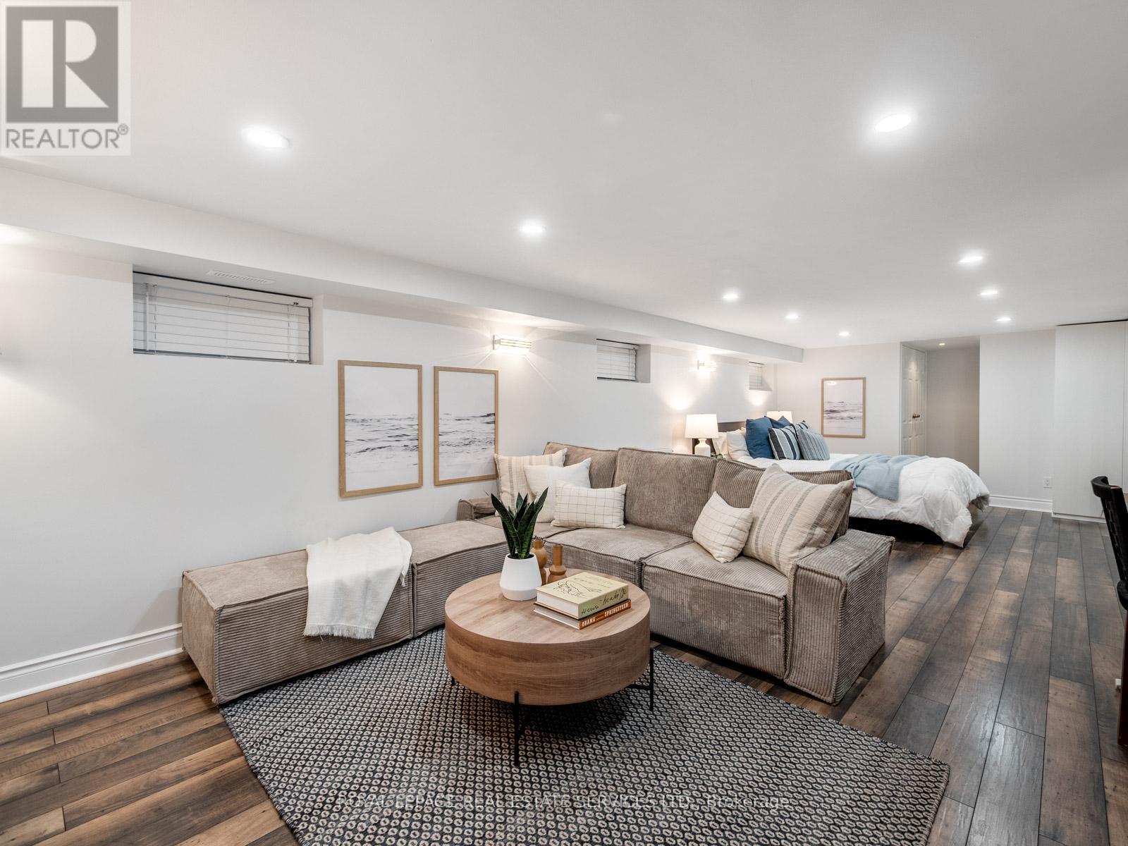 231 Fairview Avenue, Toronto, Ontario  M6P 3A6 - Photo 38 - W12834878