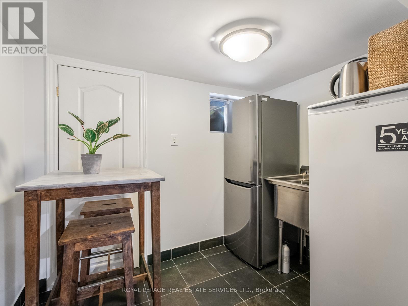 231 Fairview Avenue, Toronto, Ontario  M6P 3A6 - Photo 42 - W12834878