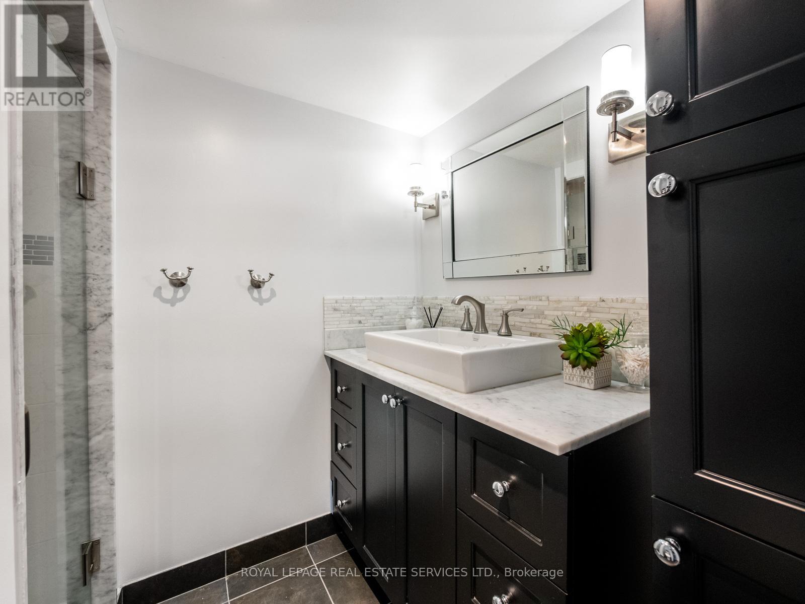 231 Fairview Avenue, Toronto, Ontario  M6P 3A6 - Photo 43 - W12834878