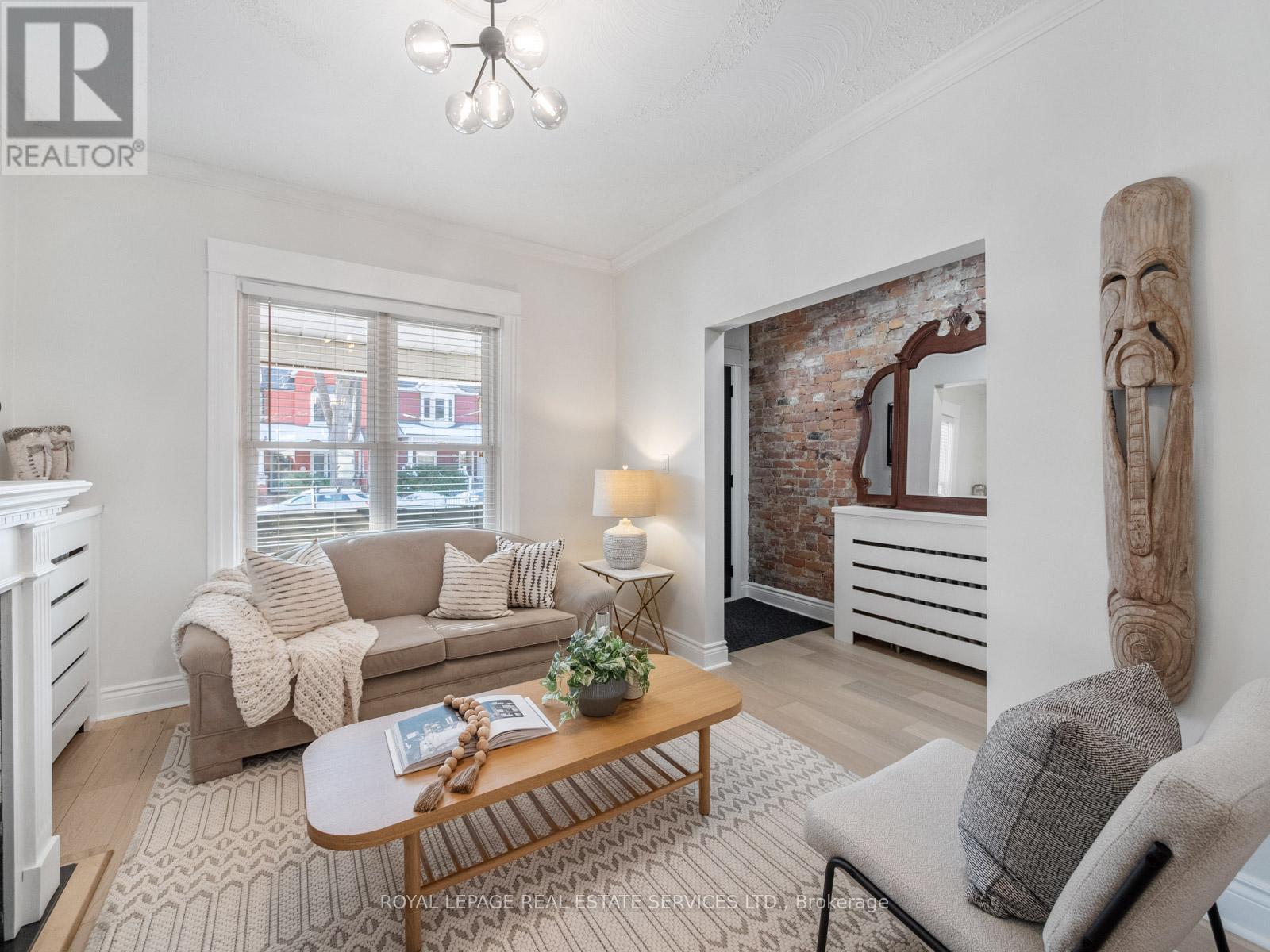 231 Fairview Avenue, Toronto, Ontario  M6P 3A6 - Photo 8 - W12834878