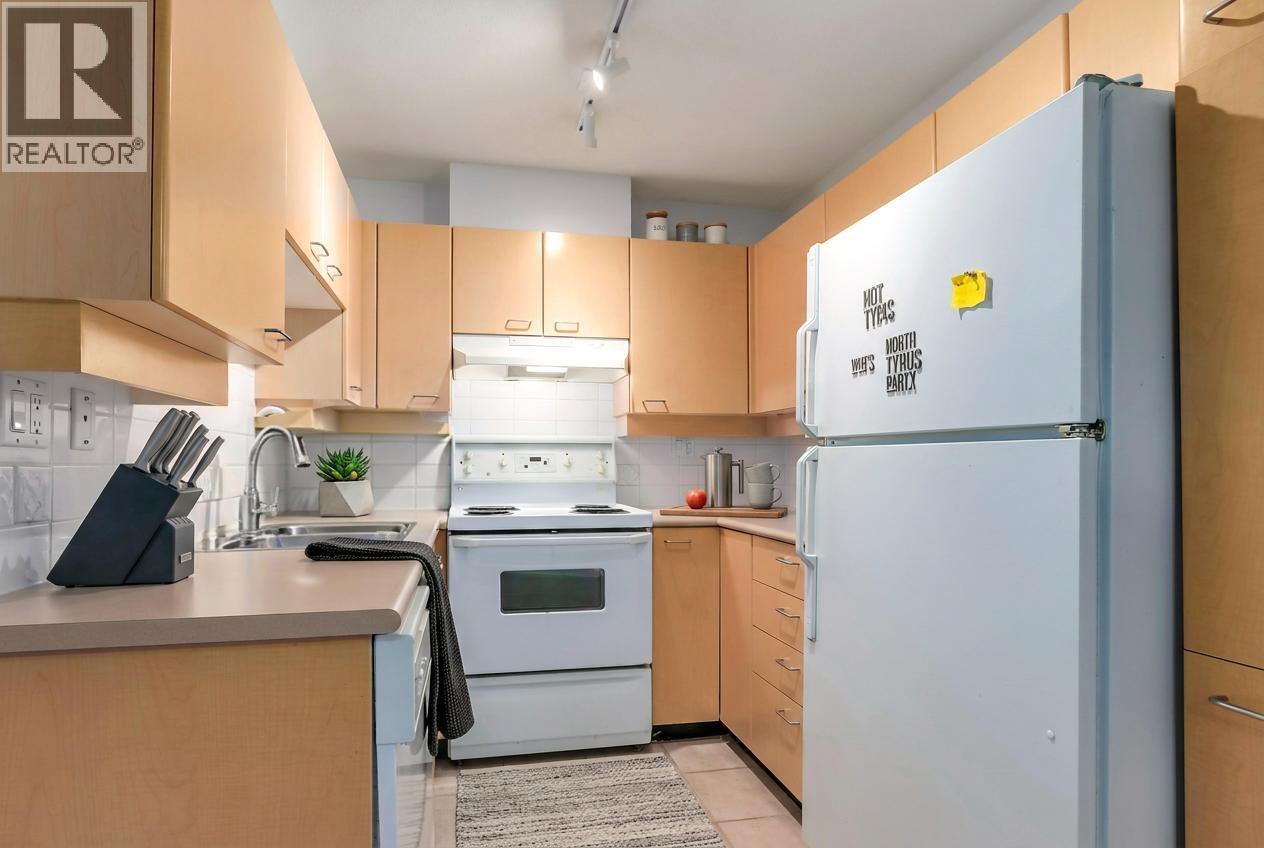 213 1989 Dunbar Street, Vancouver, British Columbia  V6R 4R5 - Photo 14 - R3093523