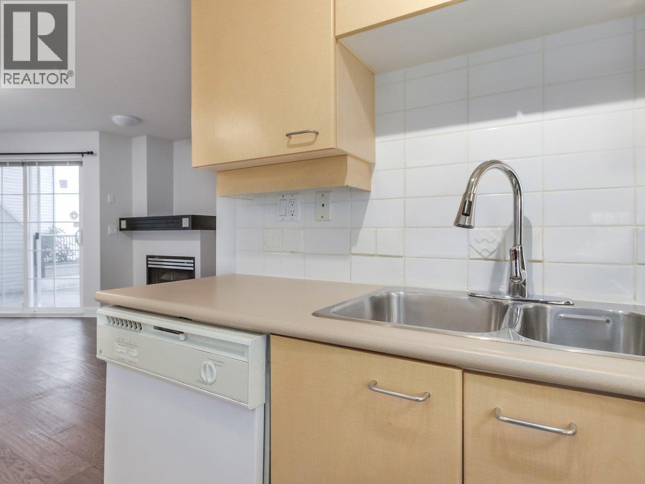 213 1989 Dunbar Street, Vancouver, British Columbia  V6R 4R5 - Photo 15 - R3093523