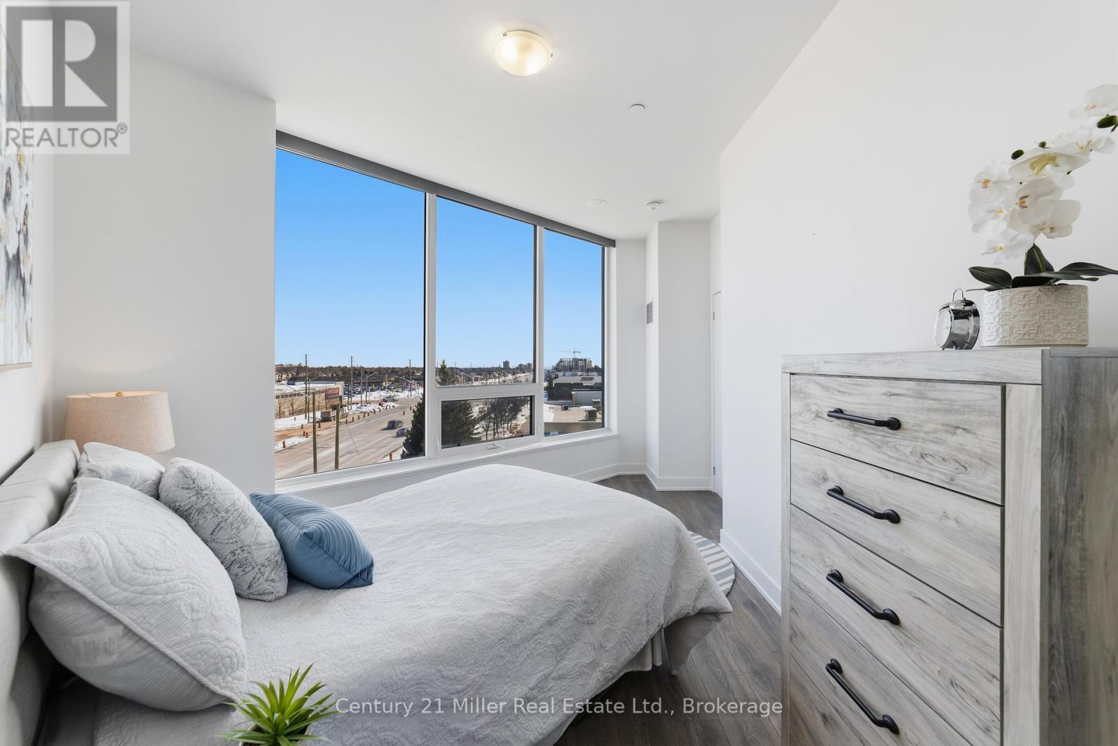 320 - 297 Oak Walk Drive, Oakville, Ontario  L6H 3R6 - Photo 24 - W12812306