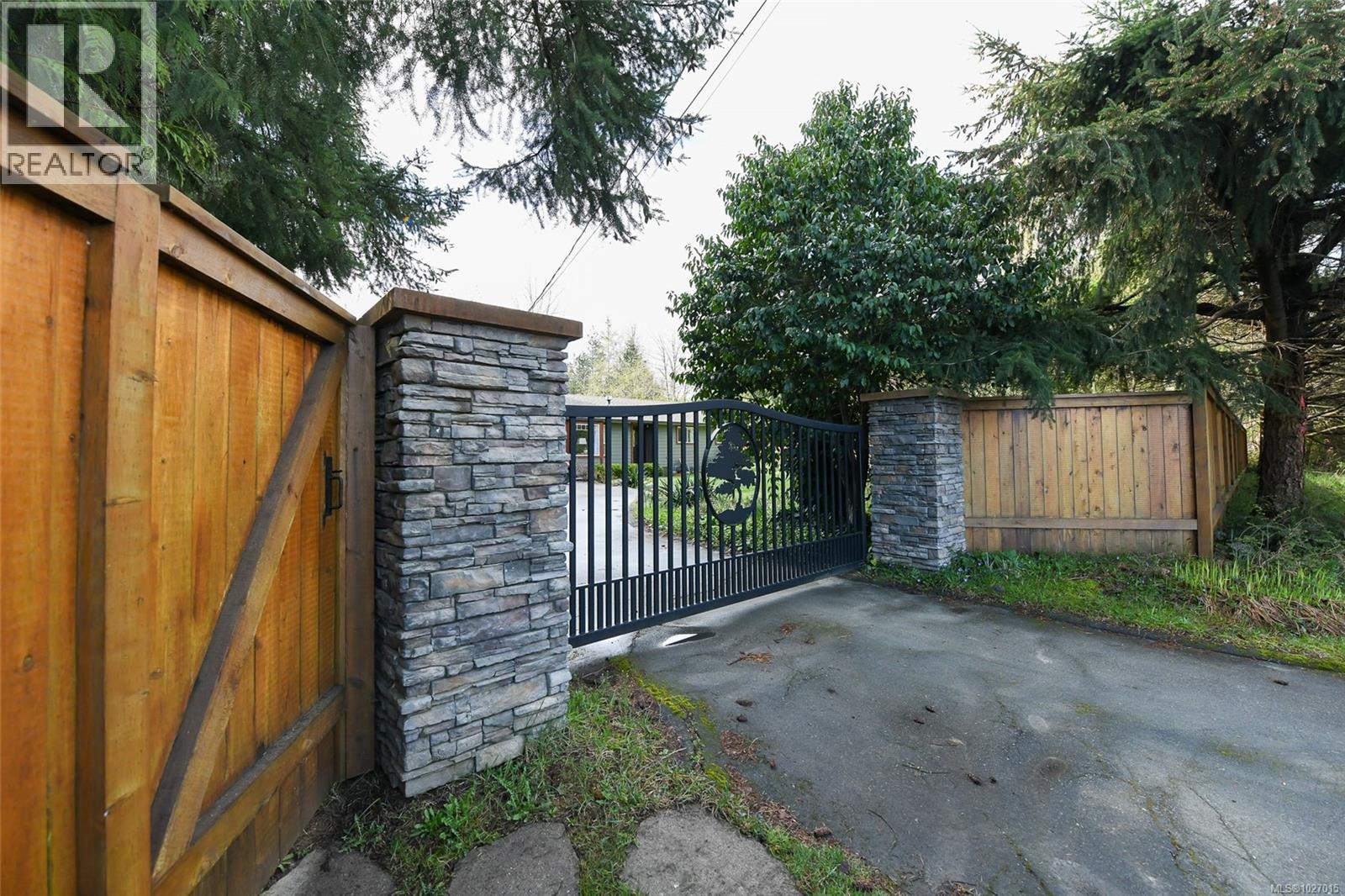 1787 Ryan Rd E, Comox, British Columbia  V9M 4C7 - Photo 2 - 1027015