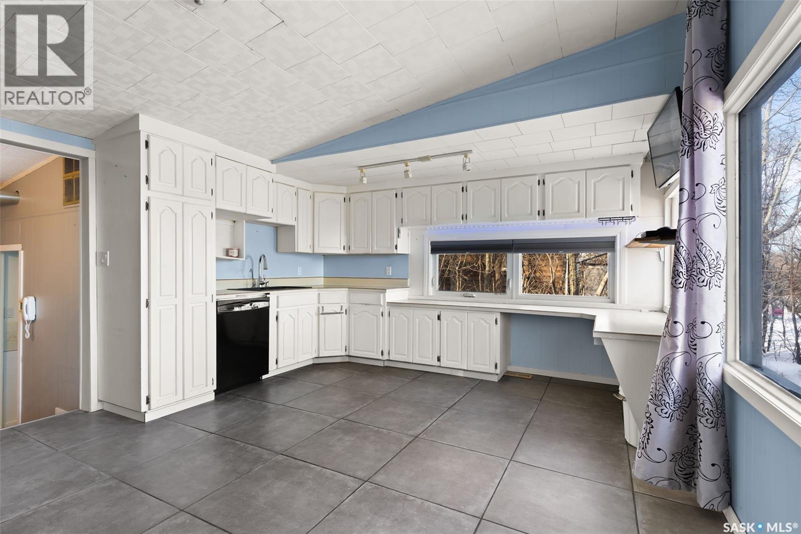 1105 5th Avenue, Regina Beach, Saskatchewan  S0G 4C0 - Photo 4 - SK029481