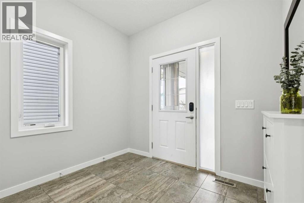 331 Hillcrest Heights Sw, Airdrie, Alberta  T4B 4C1 - Photo 2 - A2285014