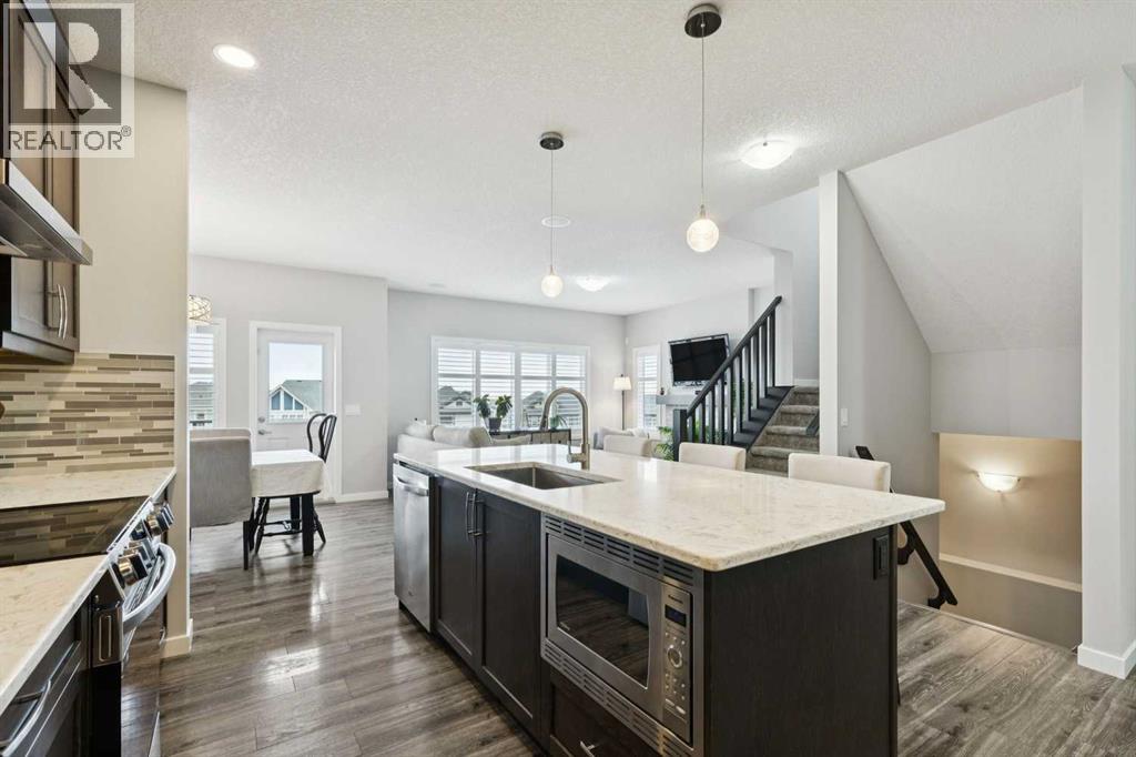 331 Hillcrest Heights Sw, Airdrie, Alberta  T4B 4C1 - Photo 6 - A2285014