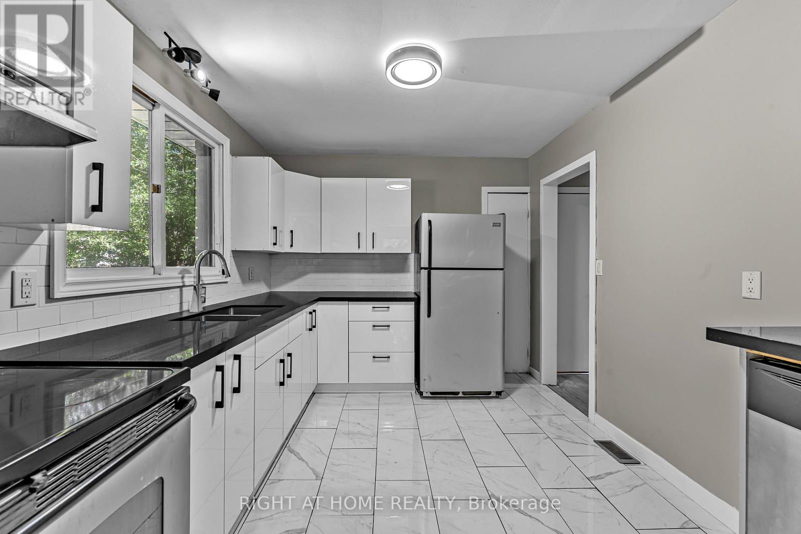 335 William Street, Niagara-On-The-Lake, Ontario  L0S 1J0 - Photo 4 - X12834674