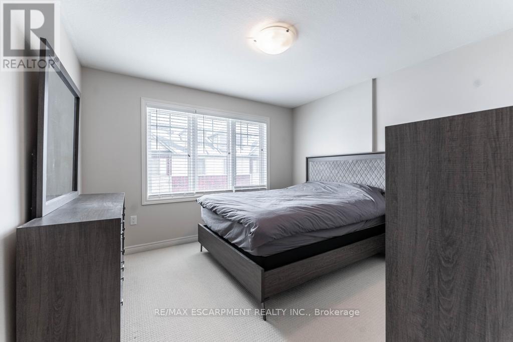 4 Andruss Lane, Hamilton, Ontario  L9G 0G7 - Photo 12 - X12834838